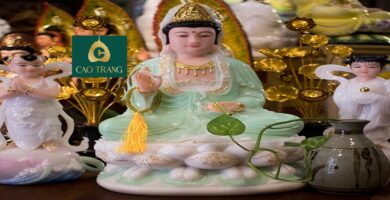 Tượng Quan Âm ngồi bằng đá